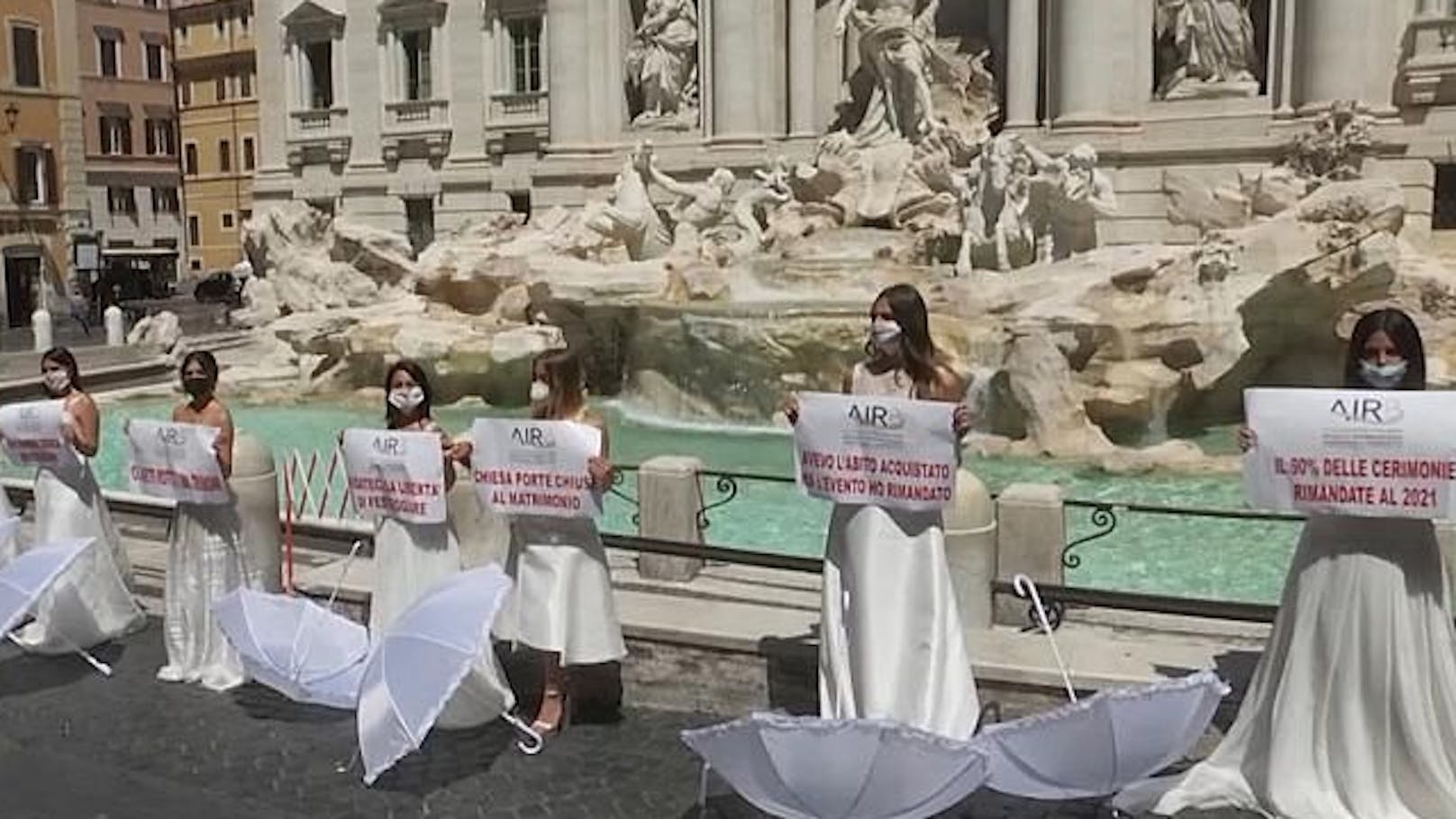 Diese Bräute demonstrieren gegen Corona-Maßnahmen in Rom.