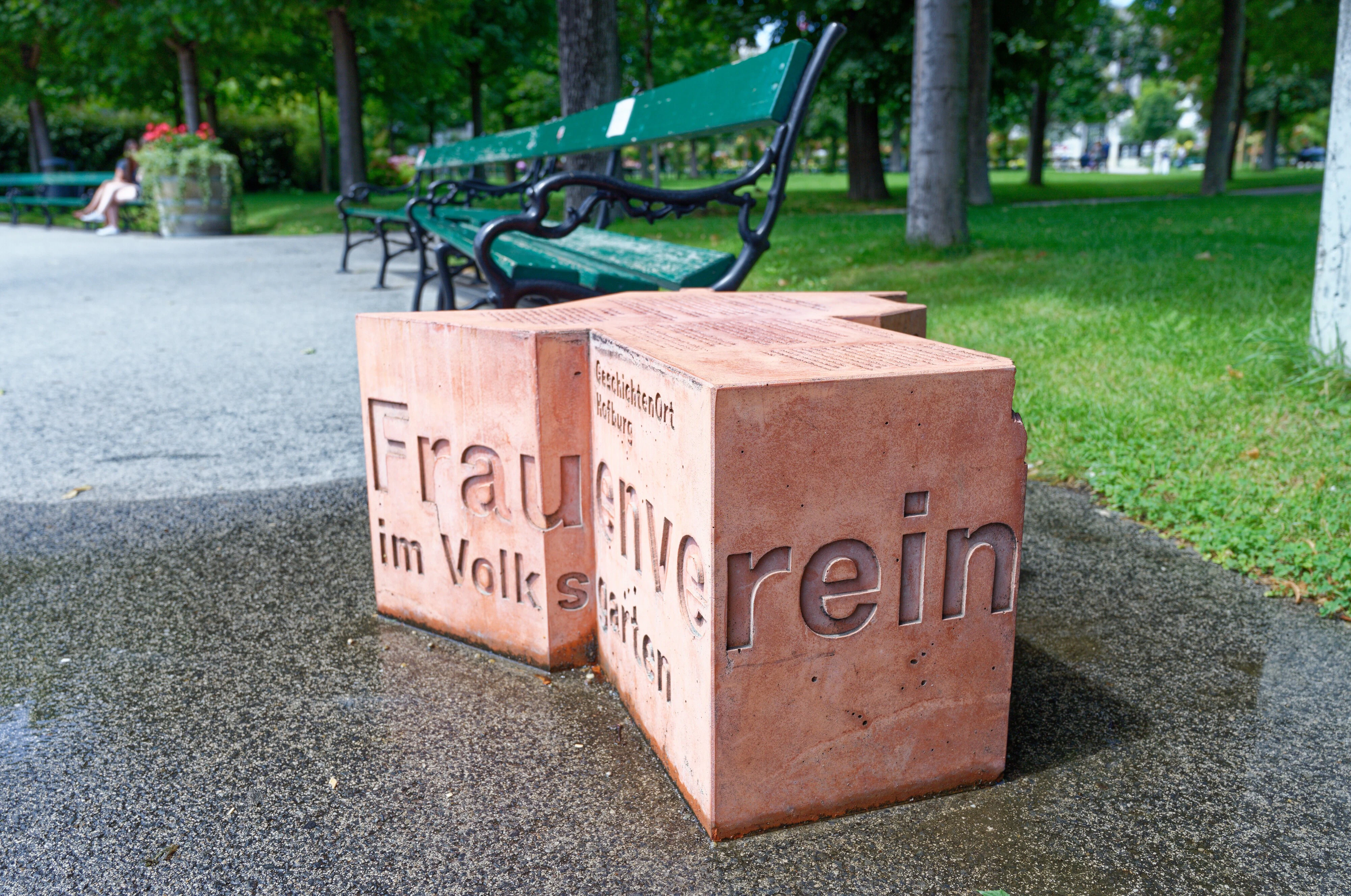 Auf einem Spaziergang zeigt eine ÖGB-Stadtführerin, wo in Wien starke Frauen für Ihre Rechte gekämpft haben.