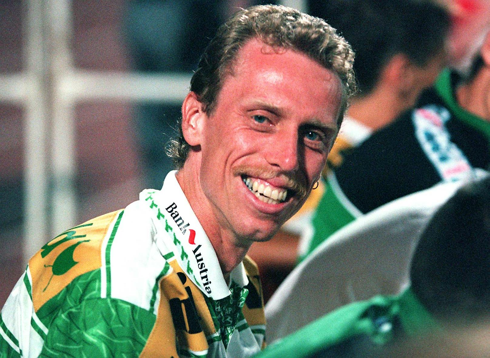 <strong>Peter Stöger:</strong>&nbsp;Schrieb als Austrianer UND Rapidler Fußball-Geschichte. 1996 Teil der Meisterelf, auch am Einzug ins Europacup-Finale maßgeblich beteiligt.&nbsp; &nbsp;