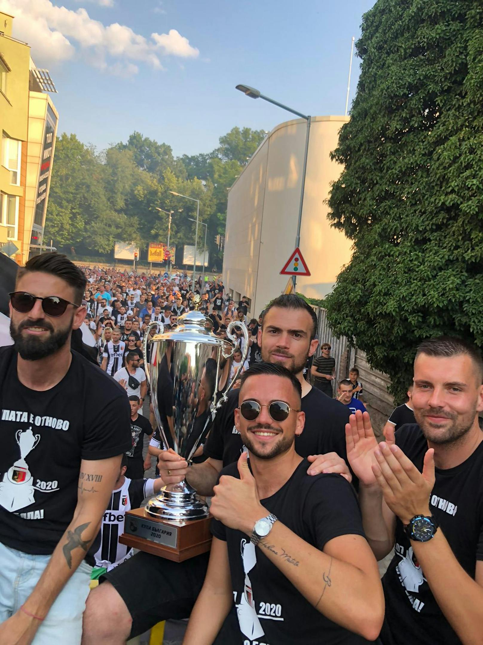 Cupsieger Kenan Muslimovic. "Sie haben wahrscheinlich mehr als die erlaubten 30 Prozent Zuschauer ins Stadion gelassen."