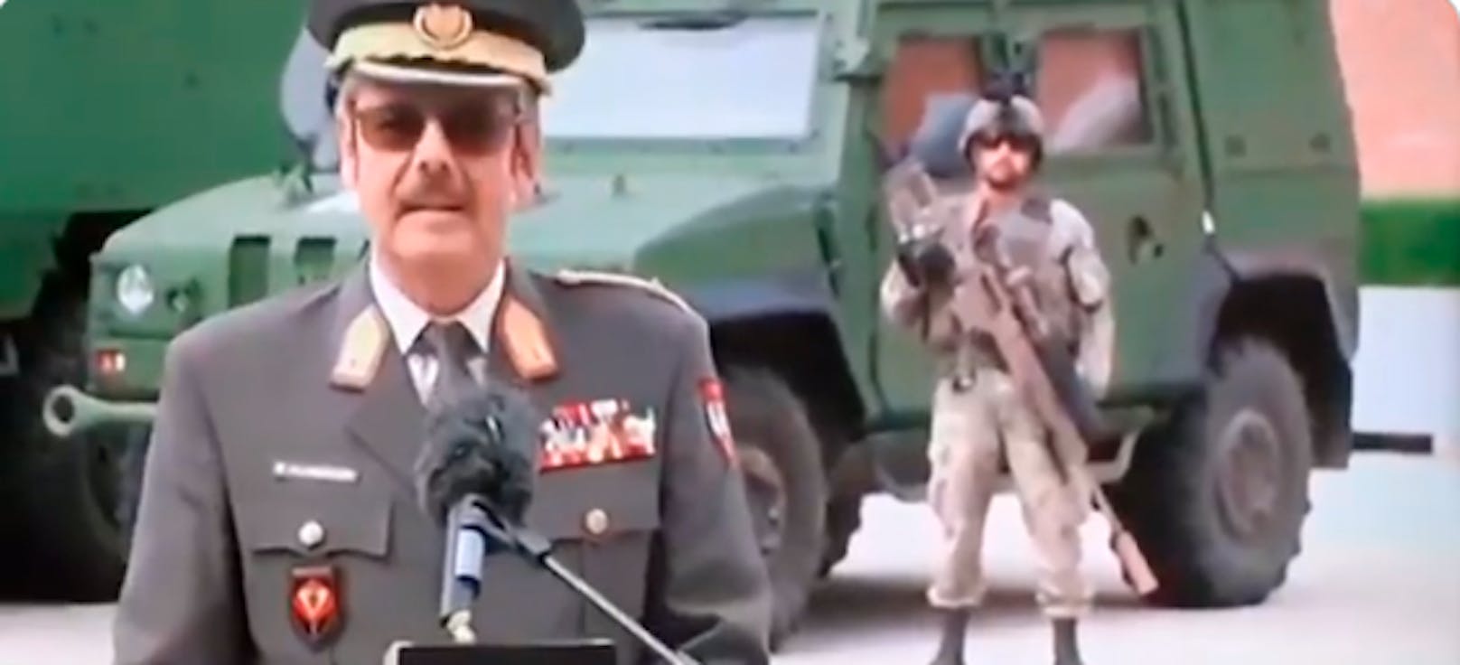 Während einer Pressekonferenz zur Zukunft der Miliz ist vor laufender Kamera ein Soldat kollabiert (9. Juli 2020)