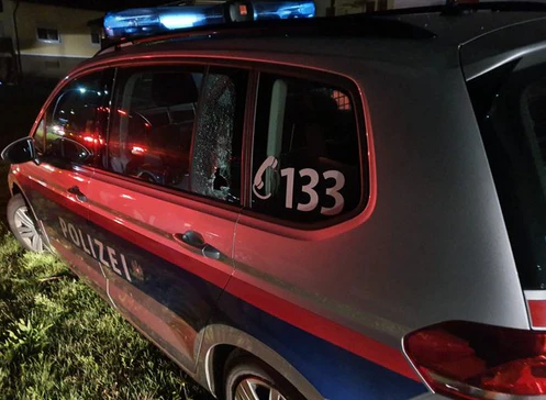 Das Polizeiauto nach den Schüssen