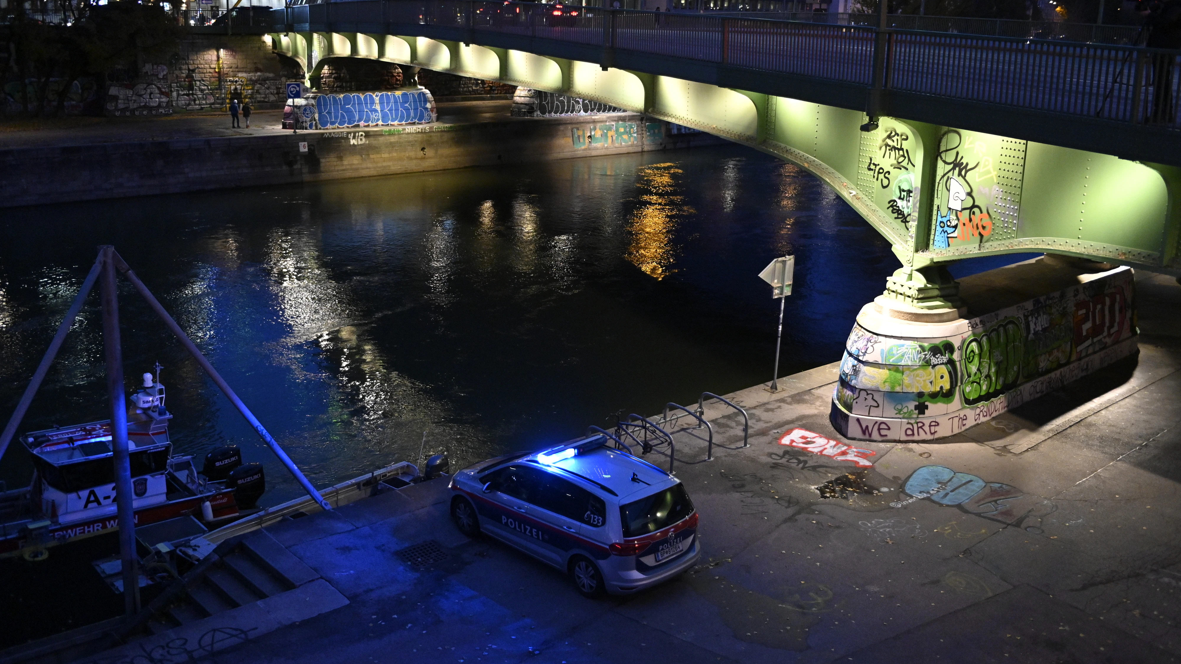 Am Freitag mussten drei Männer aus dem Donaukanal gerettet werden.