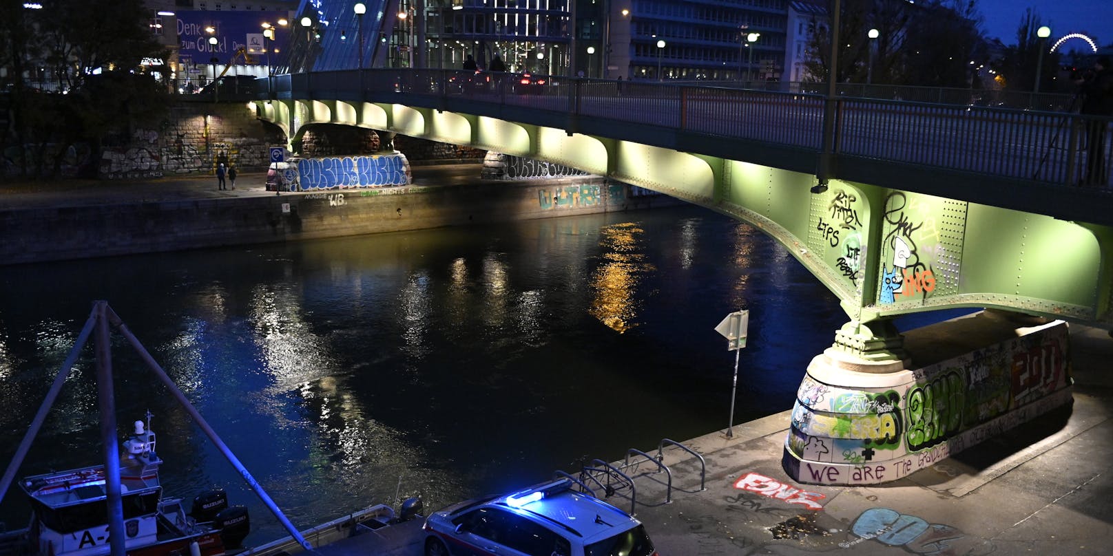 Am Freitag mussten drei Männer aus dem Donaukanal gerettet werden.