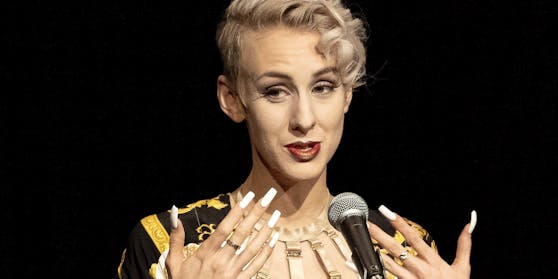 Die umstrittene Kabarettistin Lisa Eckhart
