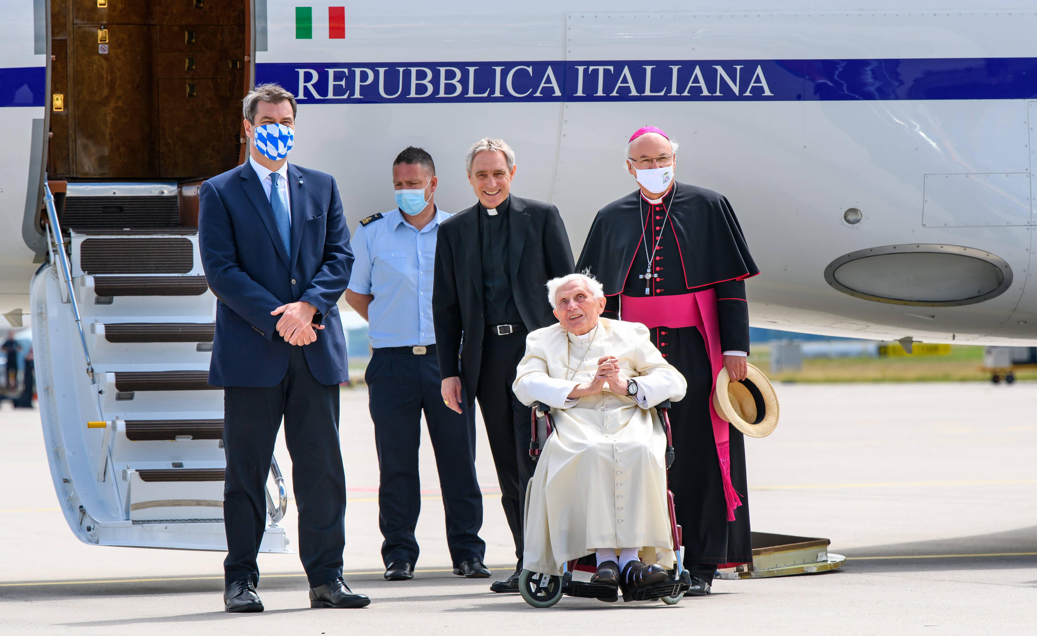 Nach Berichten seines Privatsekretärs erholt sich <strong>Benedikt XVI.</strong> von seiner schmerzhaften Gesichtsrose.
