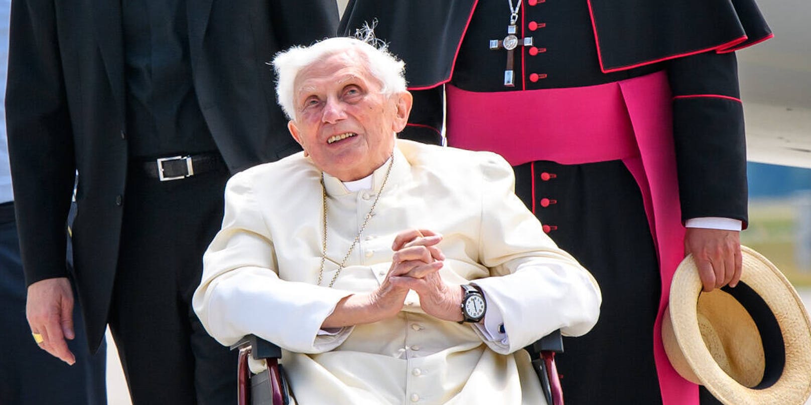 Nach Berichten seines Privatsekretärs erholt sich <strong>Benedikt XVI.</strong> von seiner schmerzhaften Gesichtsrose.