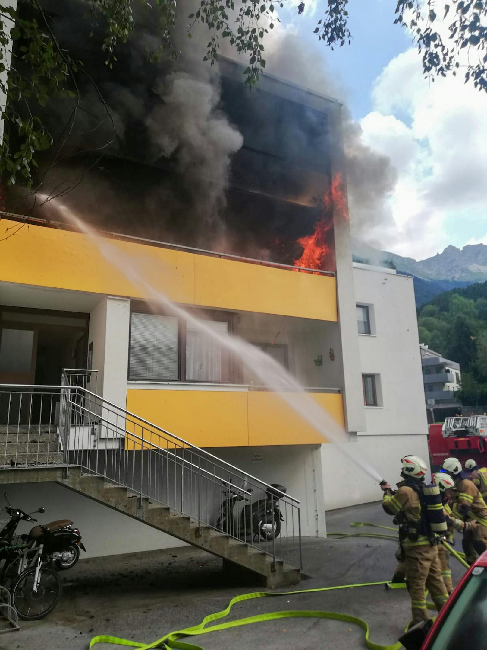 Katzenrettung bei Brandeinsatz in Innsbruck-Hötting (10. August 2020)