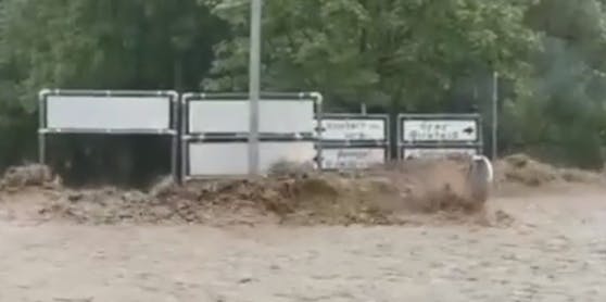 Die Straßen standen komplett unter Wasser.