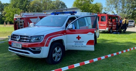 Mehrere Freuerwehren sind am Badesee Rutzing im Einsatz.