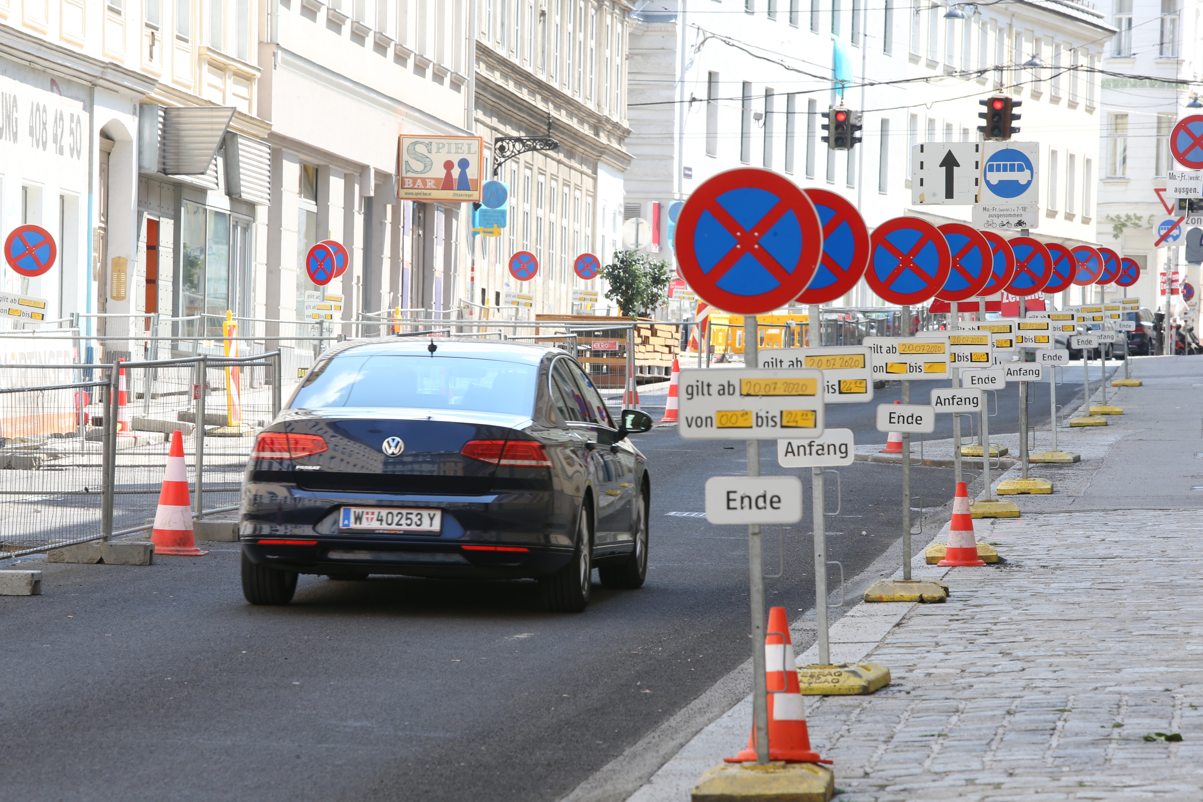Der Anblick des Schilder-Meers wirkt gewöhnungsbedürftig. 