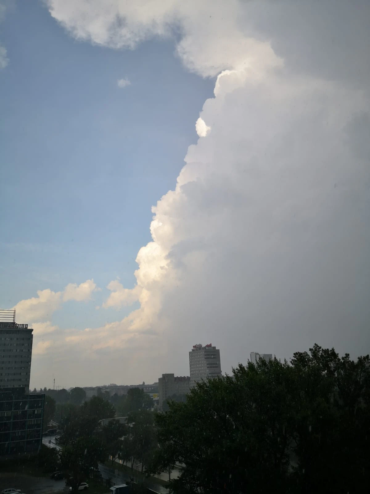 Diese mächtige Gewitterwolke zog am 13. August über Wien hinweg