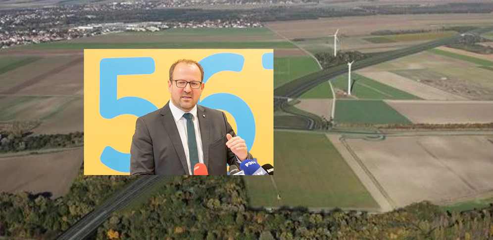Ansicht der S8 und Bernhard Ebner (VPNÖ).