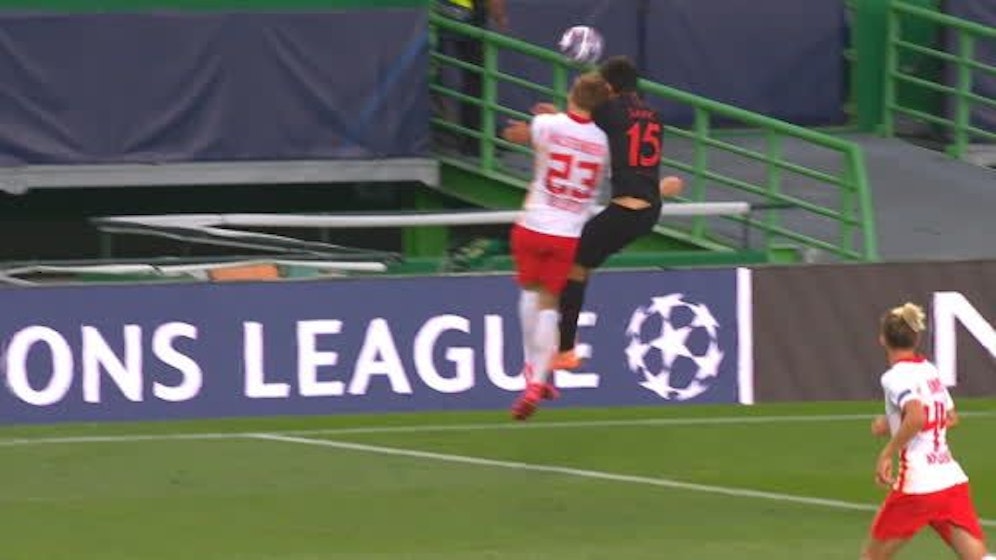 Marcel Halstenberg musste nach dem Duell genäht werden. 