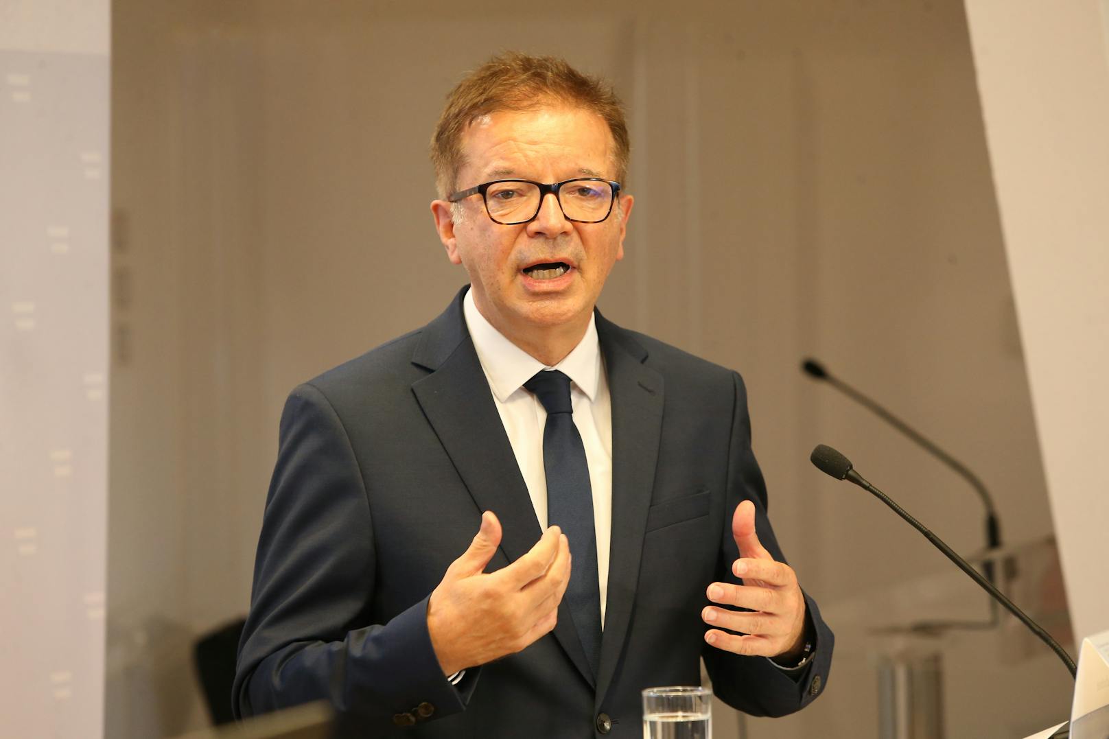 Rudolf Anschober schickt drei neue Gesetzespakete in Begutachtung. 