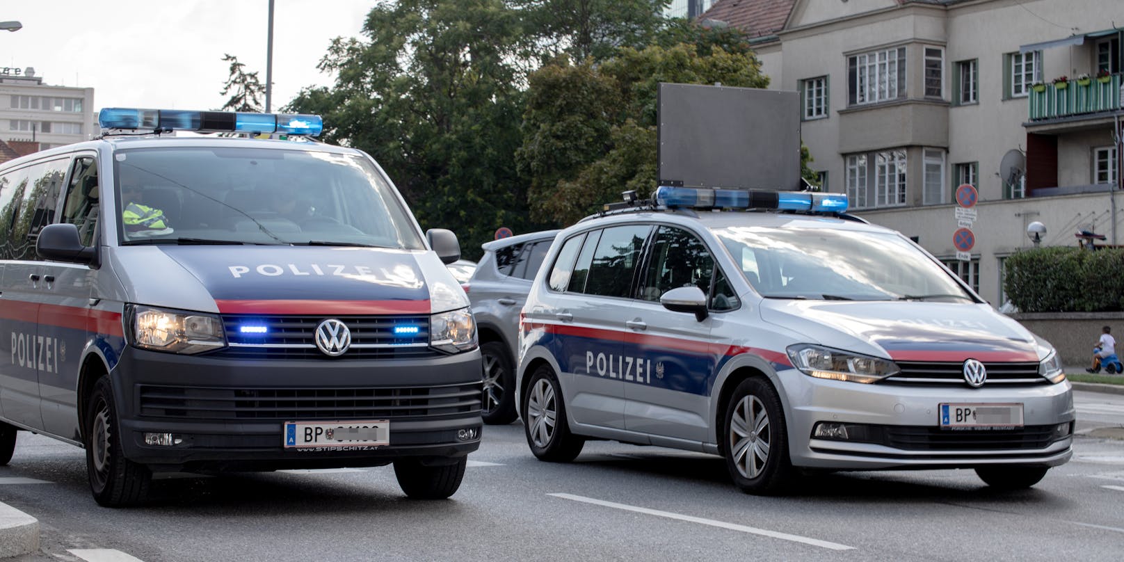 Wiener Polizeifahrzeuge im Einsatz.