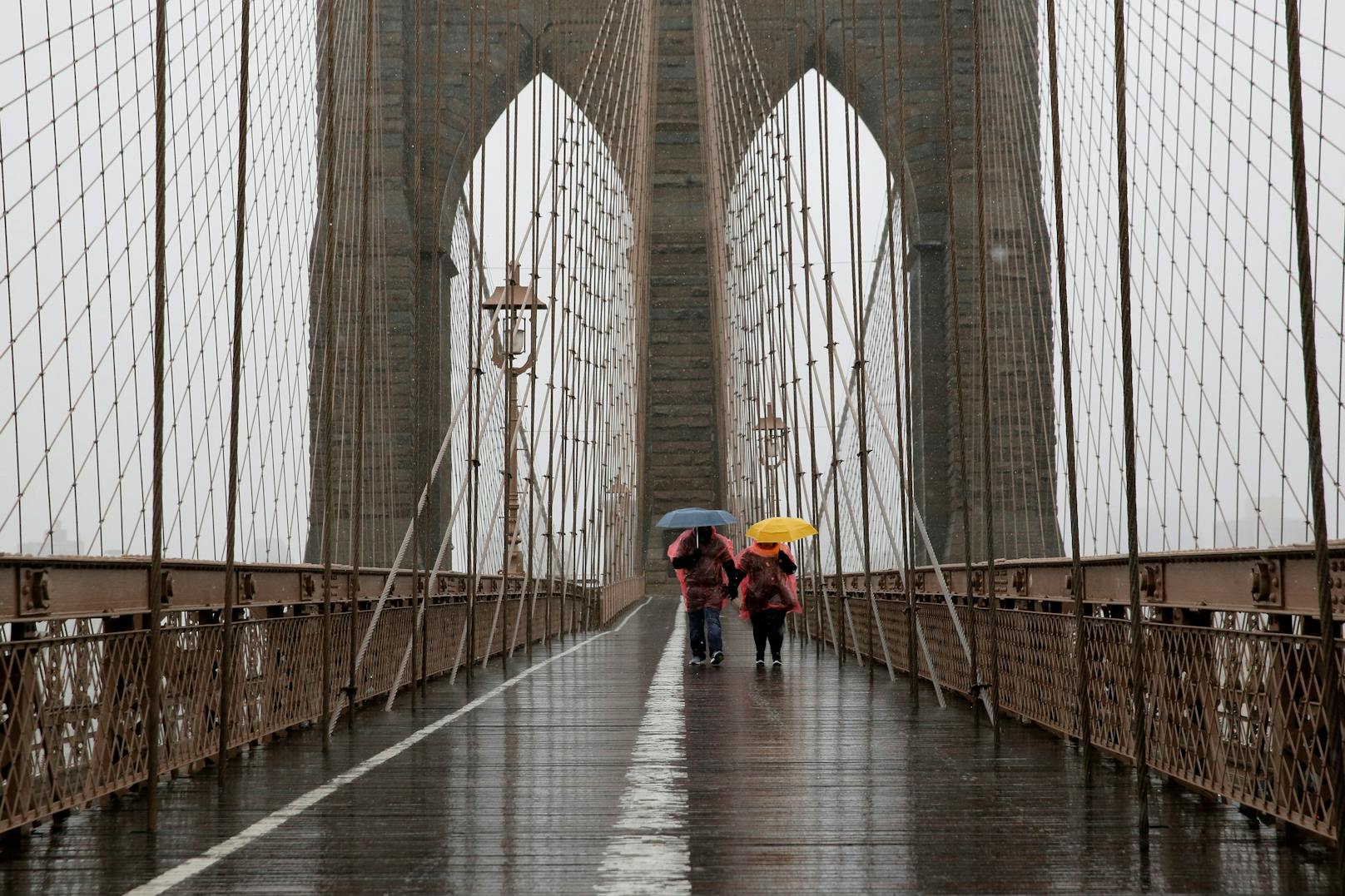 Zum Zeitpunkt des Baus war die Brooklyn Bridge die längste Hängebrücke der Welt.