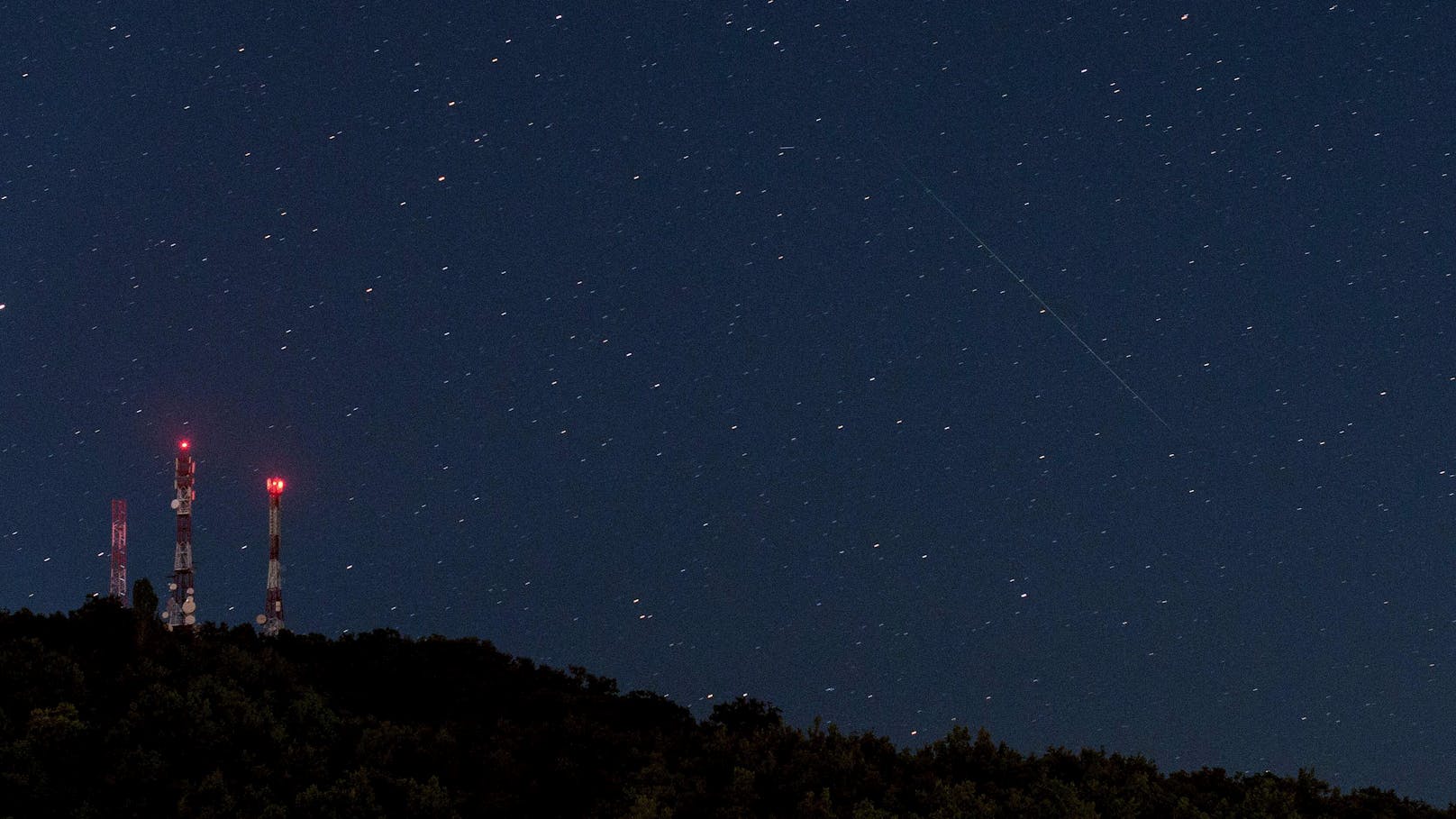 Sternschnuppe über der Stadt Ohrid in Nordmazedonien (13. August 2020)