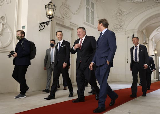 Pompeo wurde von Blümel in den Räumlichkeiten des Finanzministeriums empfangen.
