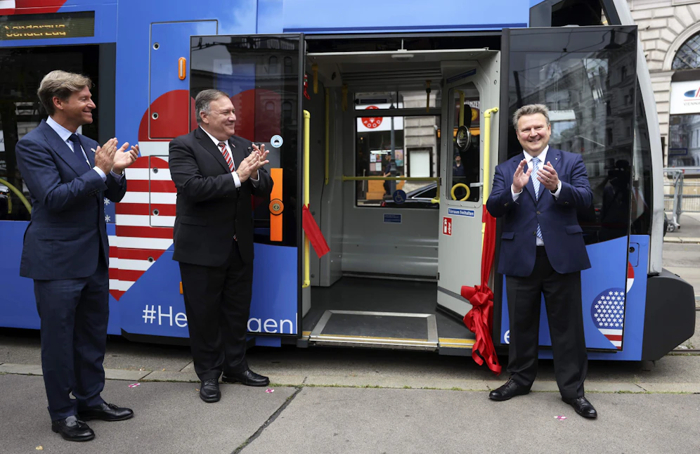 Michael Ludwig und Mike Pompeo bei der Einweihung der 