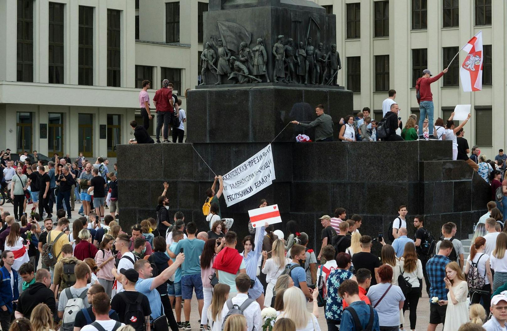 In Weißrussland demonstriert die Bevölkerung gegen die Polizeigewalt.