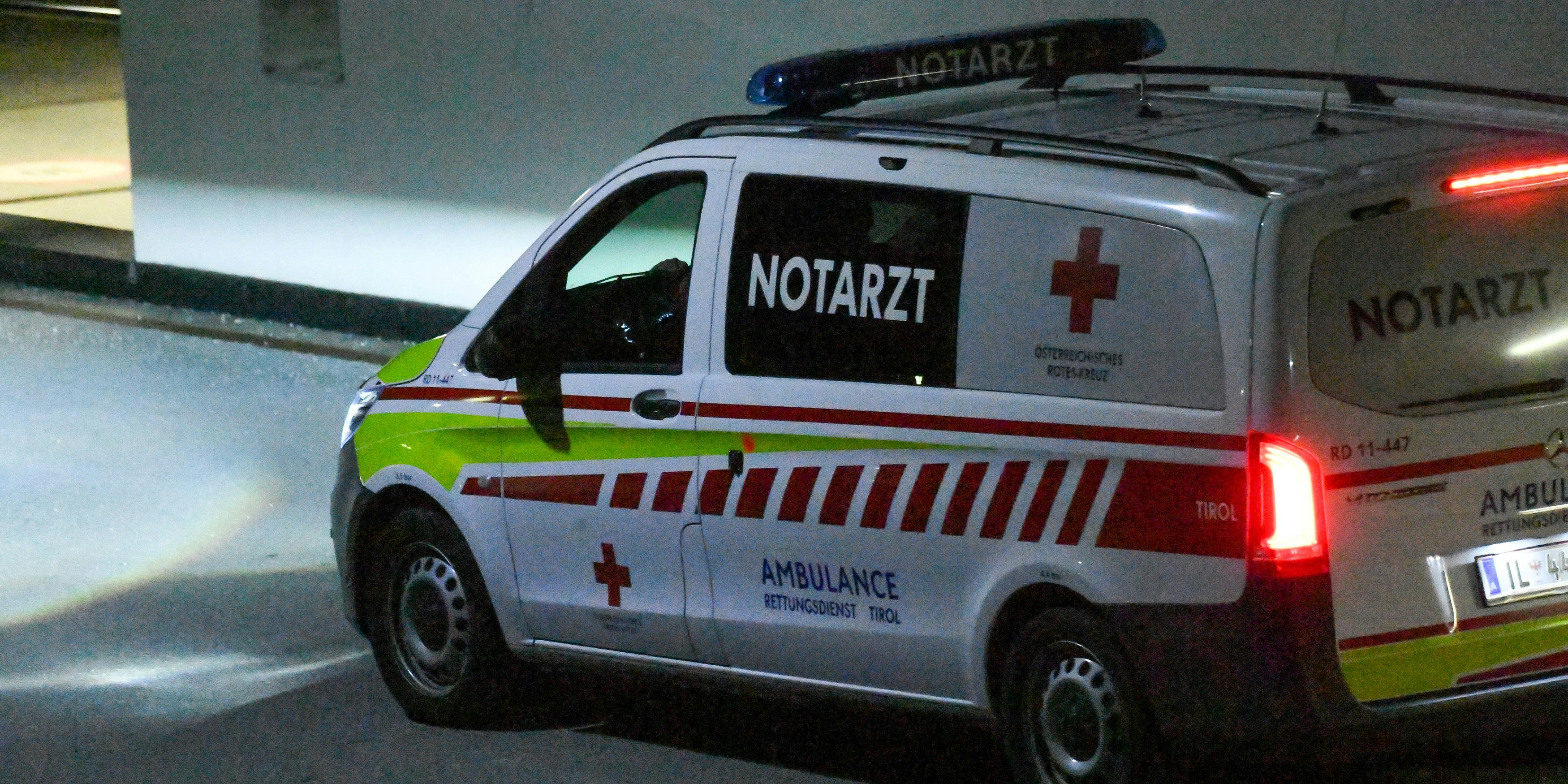 Der Jugendliche wurde in eine Innsbrucker Klinik gebracht (Symbolbild).