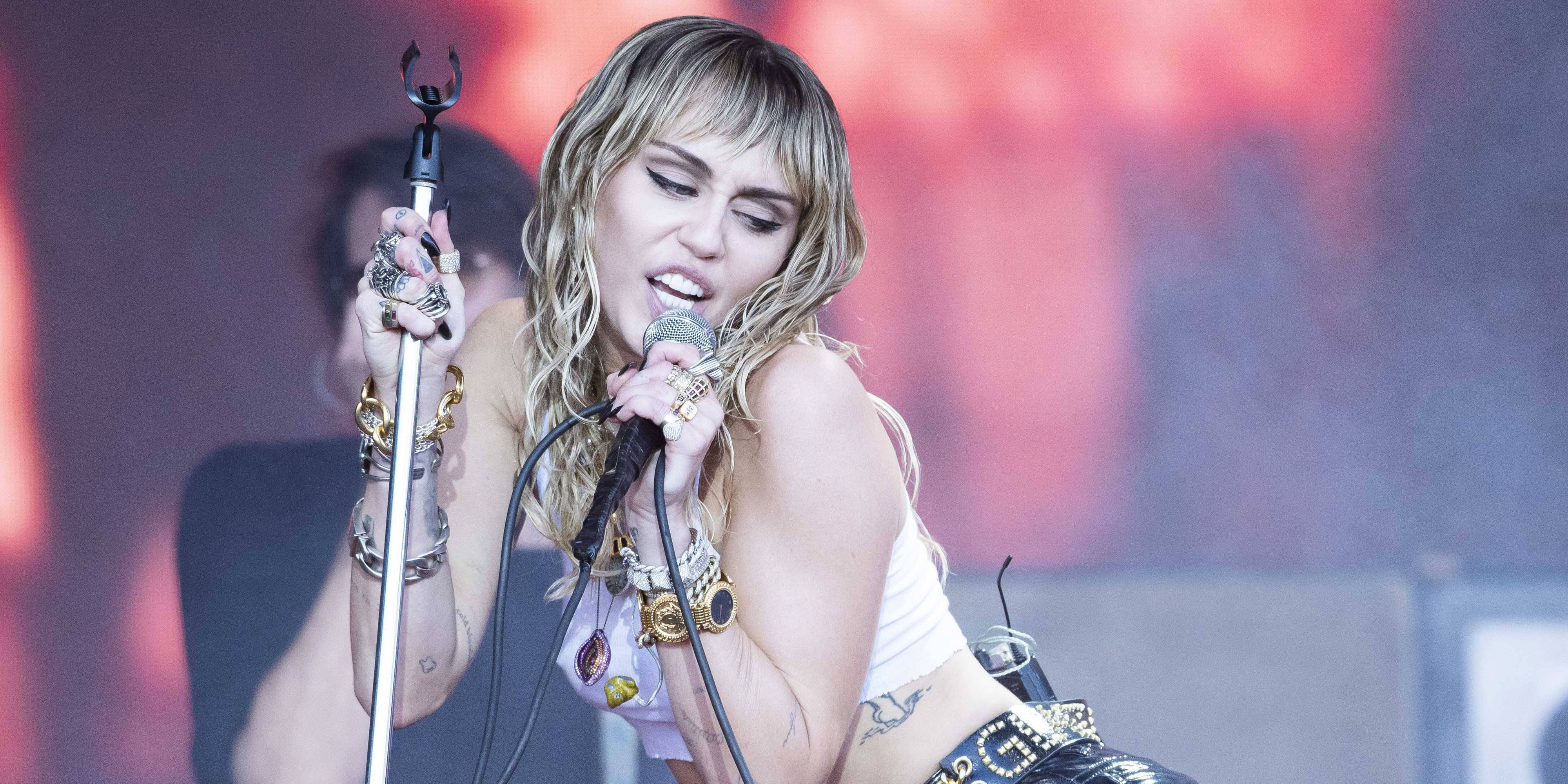 Miley Cyrus fühlte sich anfangs nur zu Frauen hingezogen