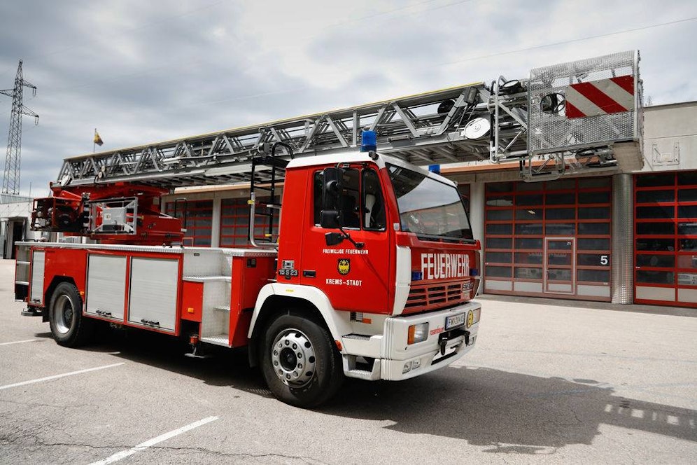 Das Drehleiter-Fahrzeug der Feuerwehr