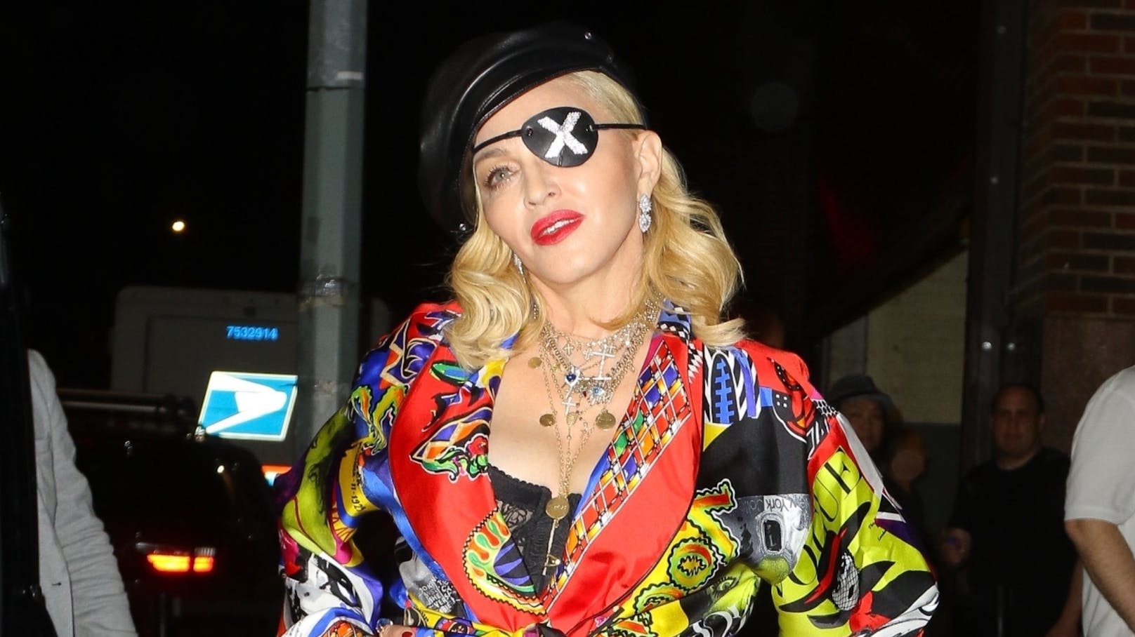 Popstar <strong>Madonna</strong> ist um ein Körperkunstwerk reicher: Die Sängerin hat sich zum ersten Mal tätowieren lassen.<br>