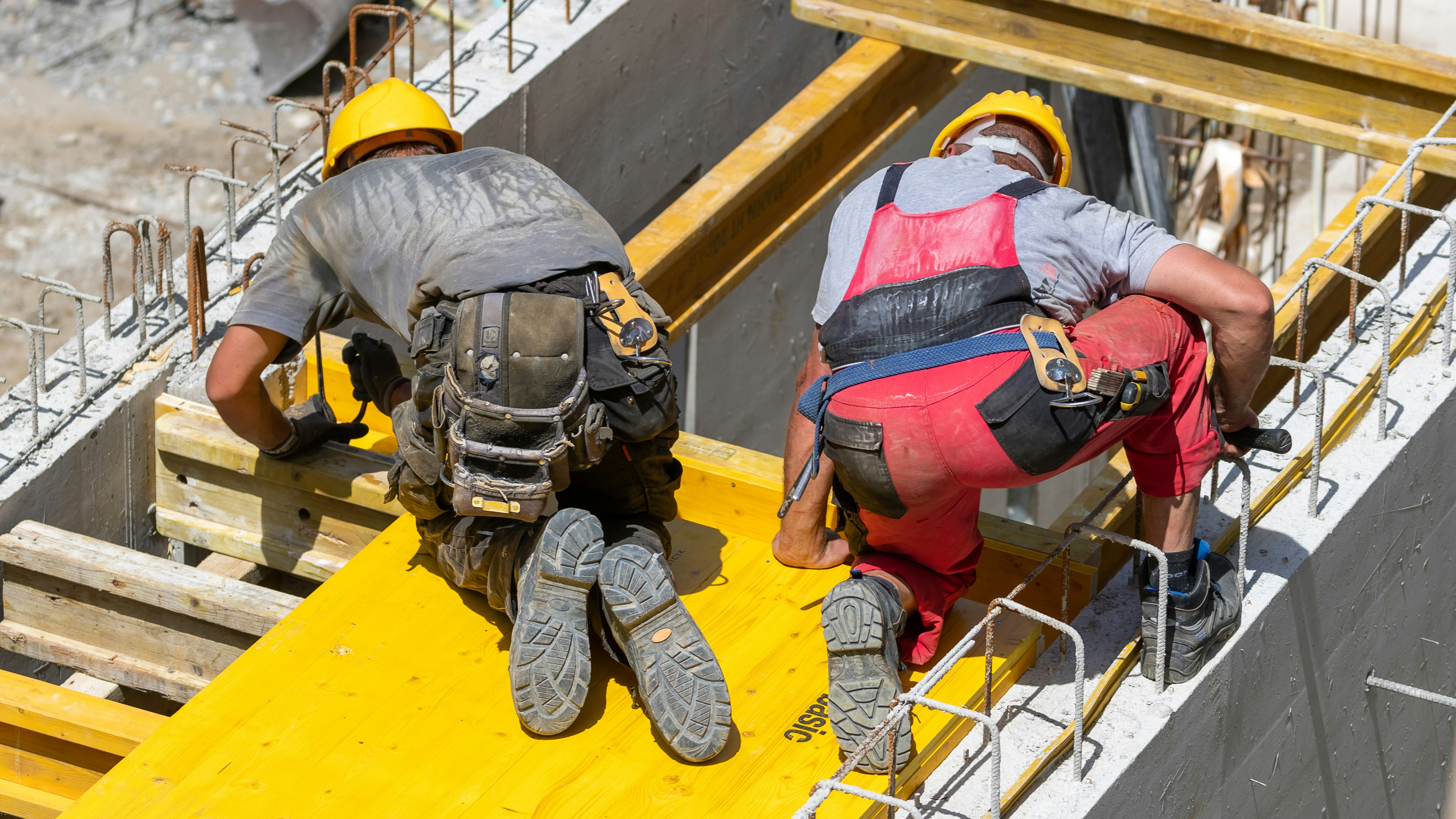 Ein 58-jähriger Bauarbeiter ging trotz Corona-Infektion arbeiten.