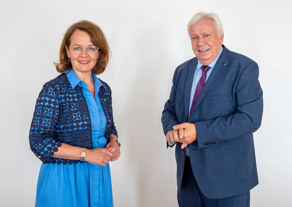 Bildungs-Landesrätin Christiane Teschl-Hofmeister und Bildungsdirektor Johann Heuras