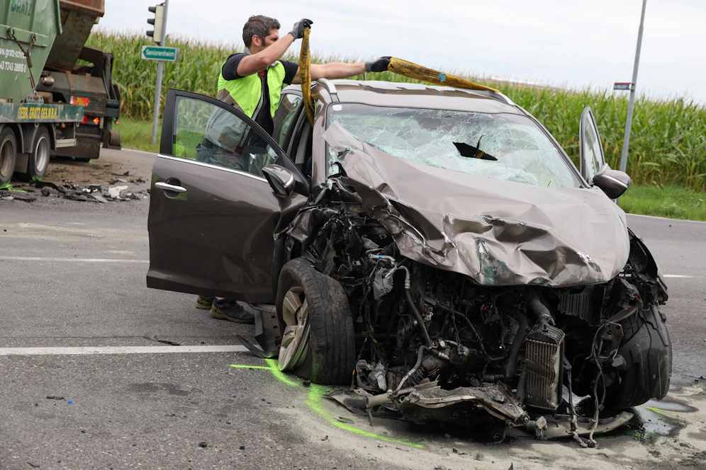 Das Auto des Todesopfers (59) wurde völlig zerstört.