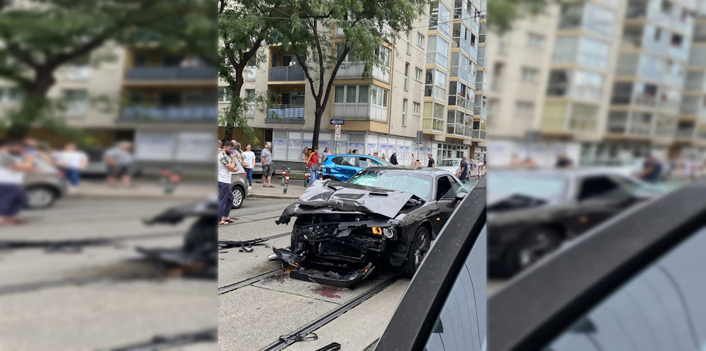 Der Dodge ist völlig demoliert.