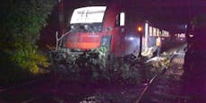 Railjet entgleist wegen Mure, Chaos auf Südbahnstrecke