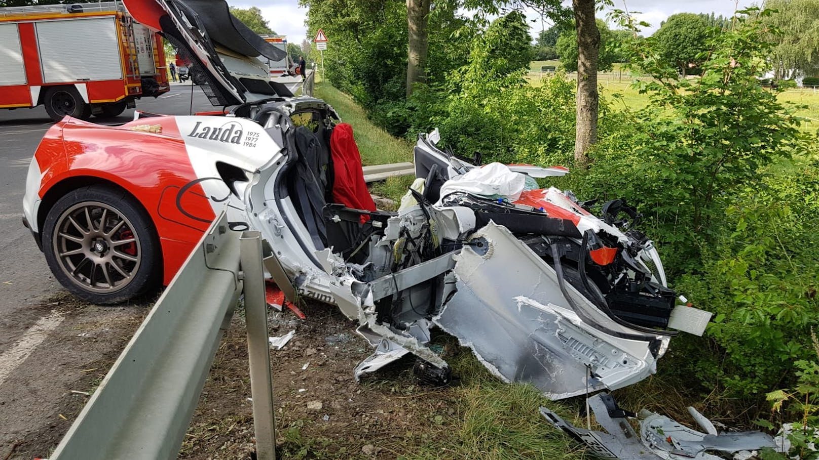 Beifahrer (32) bei Crash mit "Lauda"-Sportwagen getötet