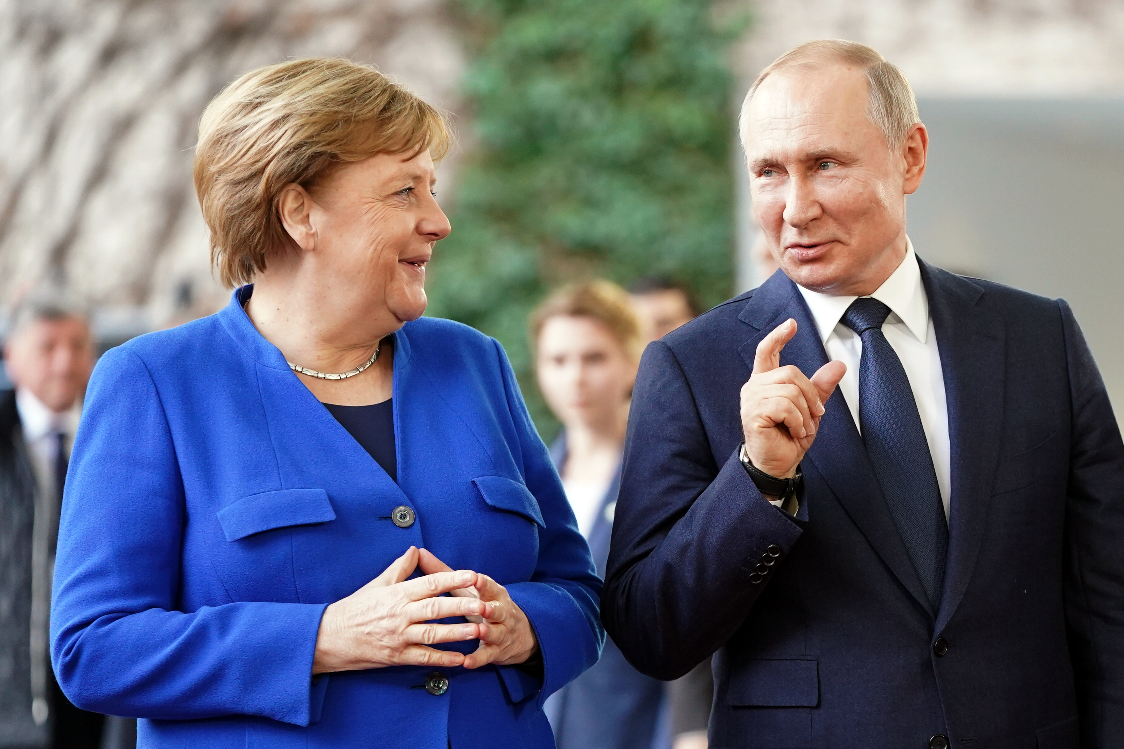 Angela Merkel steht wegen ihrer Beziehungen zu Russlands Präsident Putin in der Kritik.