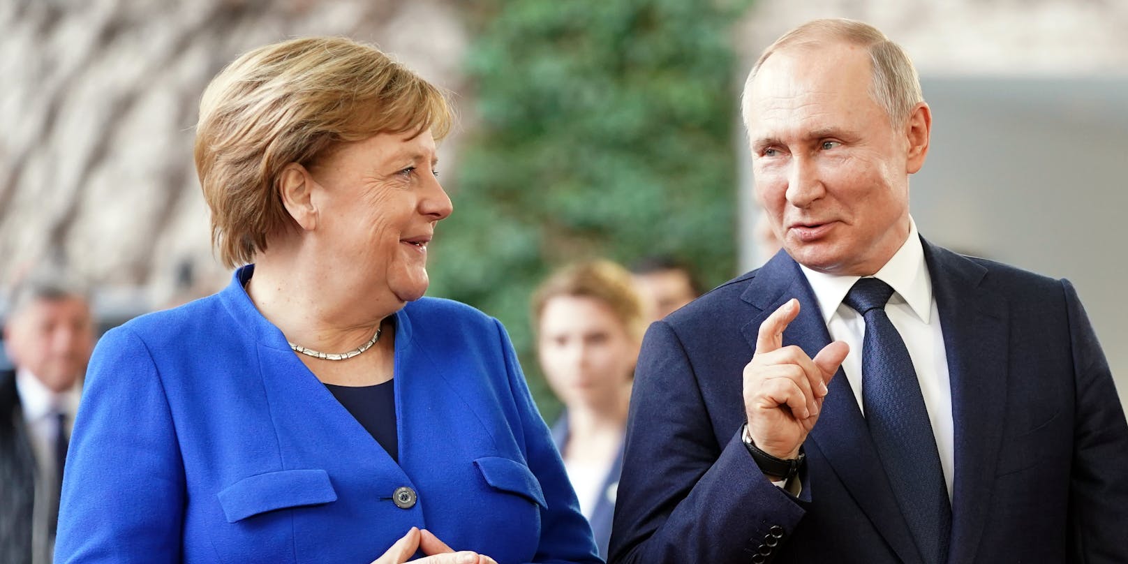 Angela Merkel steht wegen ihrer Beziehungen zu Russlands Präsident Putin in der Kritik.