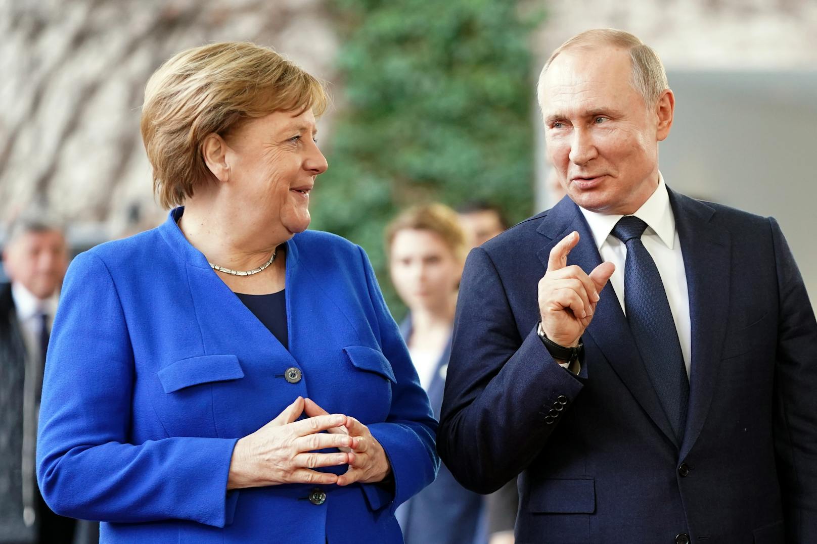 Heftige Merkel-Attacke: "Sie haben Putin stark gemacht"