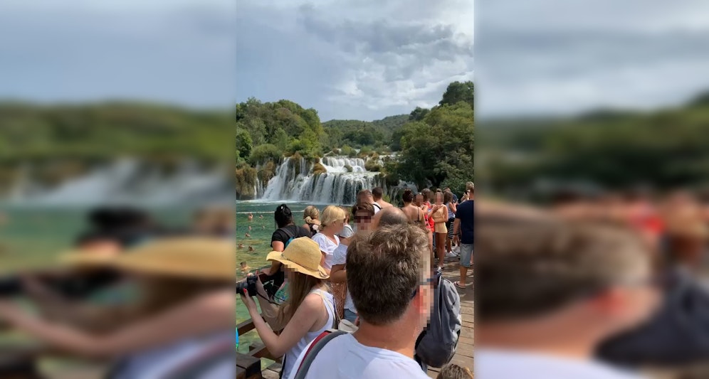 Eine Urlauberin ist von den Aufnahmen schockiert.