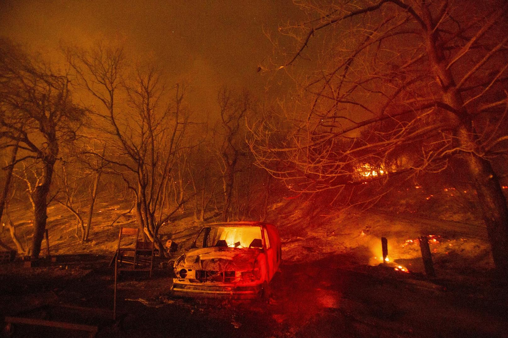 Mehr als zwei Dutzend Waldbrände lodern derzeit in Kalifornien.
