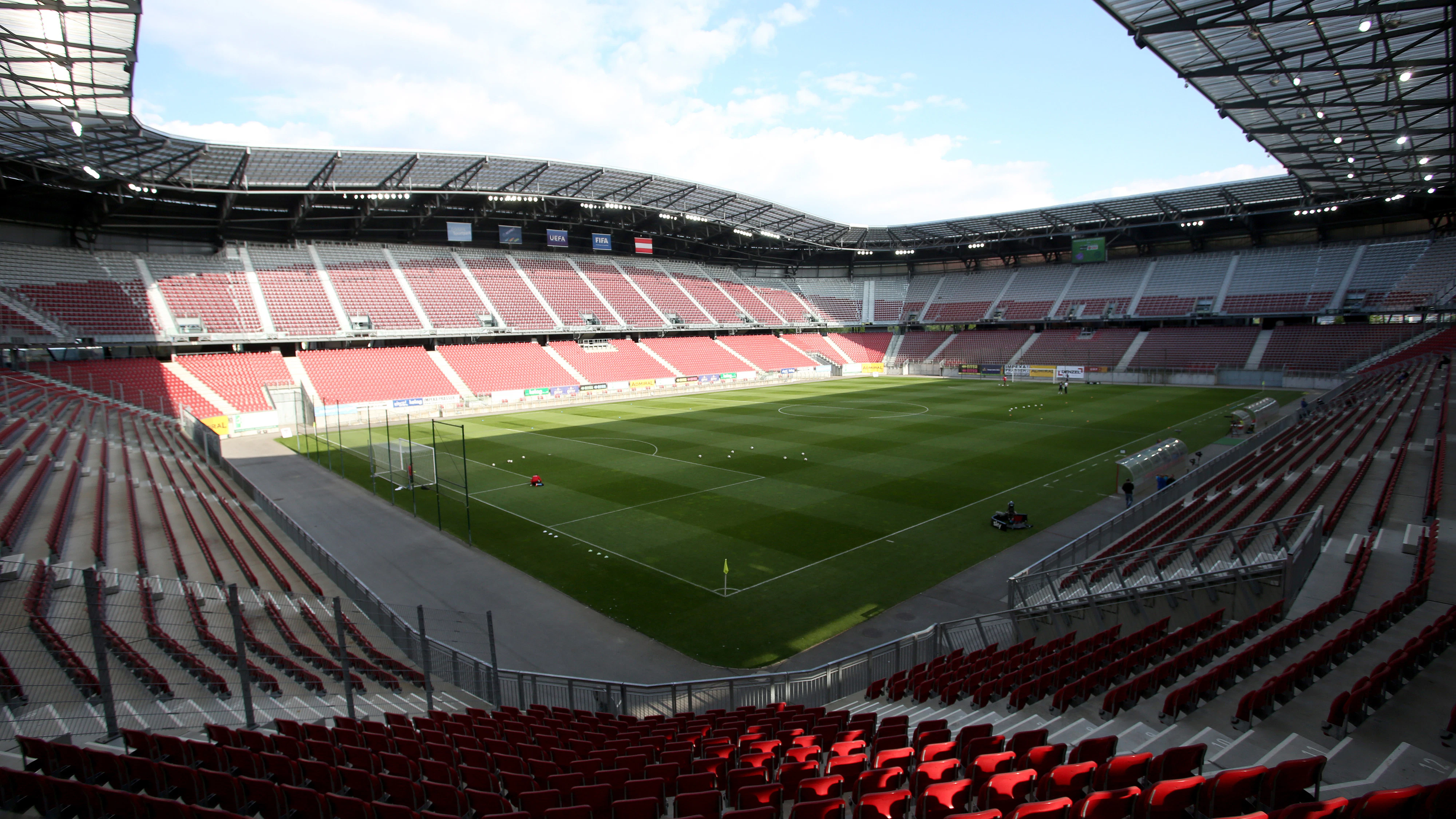Heute.at - Fünf Euro für Leitungswasser! Fußball-Fan ist empört