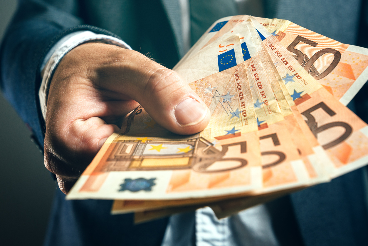 Ein Ehepaar erschlich sich laut Polizei 22.000 Euro an Sozialleistungen.