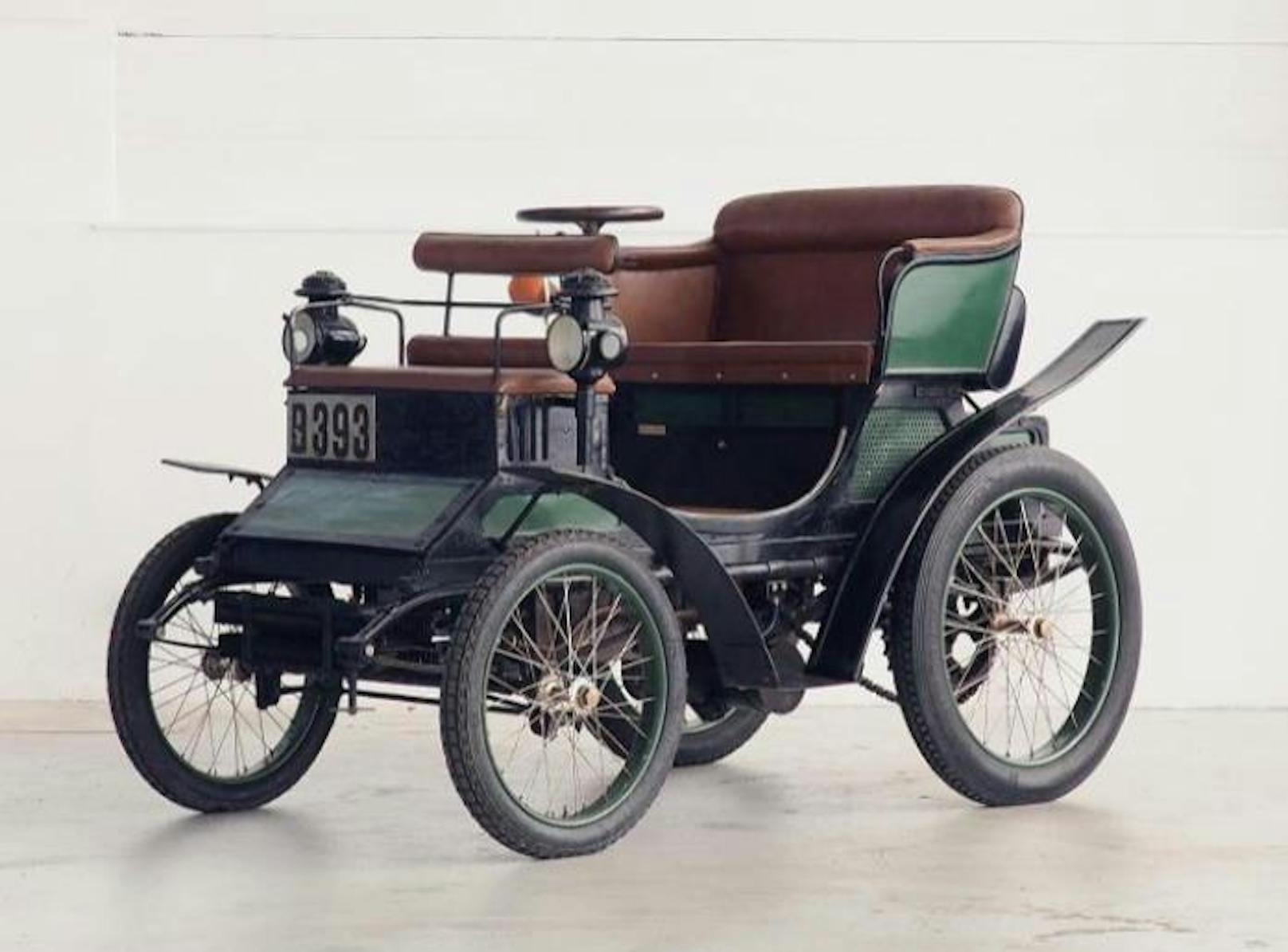 Das älteste fahrtaugliche Auto Österreichs steht zum Verkauf.