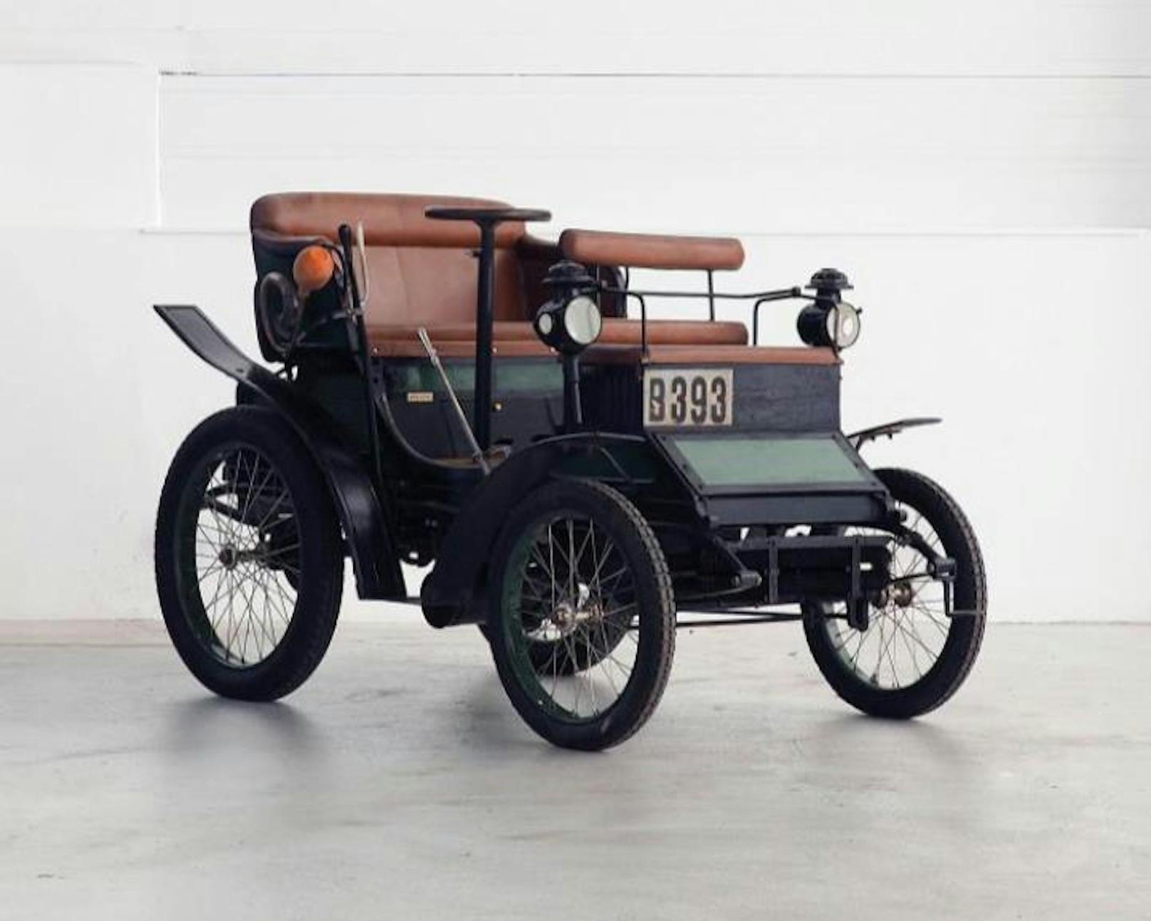 Das älteste fahrtaugliche Auto Österreichs steht zum Verkauf.