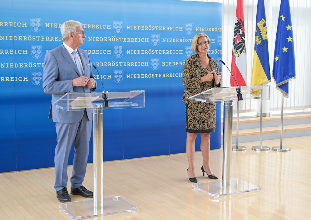 Landeshauptfrau Johanna Mikl-Leitner präsentierte gemeinsam mit Gemeindebund-Präsident Alfred Riedl die landesweite PCR-Test-Aktion für Pädagogen und Gemeindebedienstete.