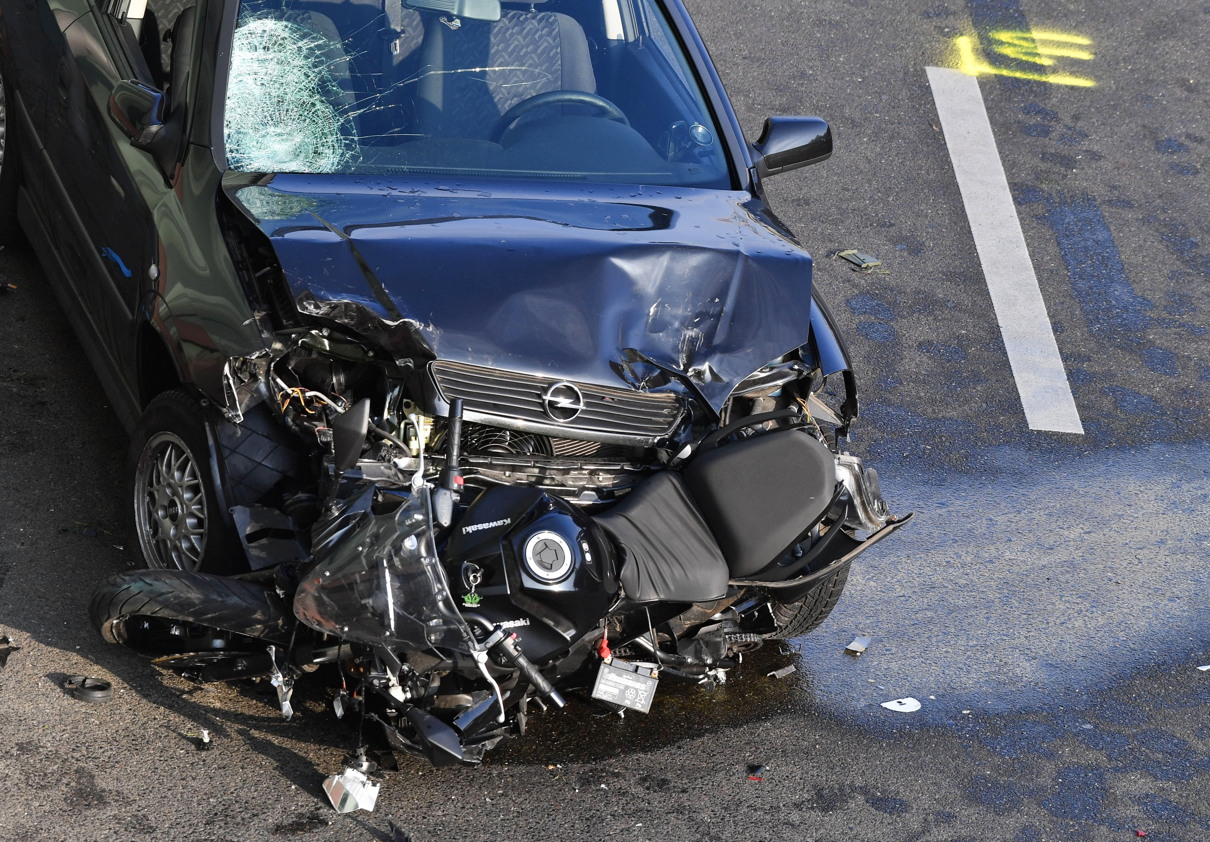 Ein Mann verursachte auf der Berliner Stadtautobahn absichtlich drei Unfälle und verletzt mehrere Menschen schwer.