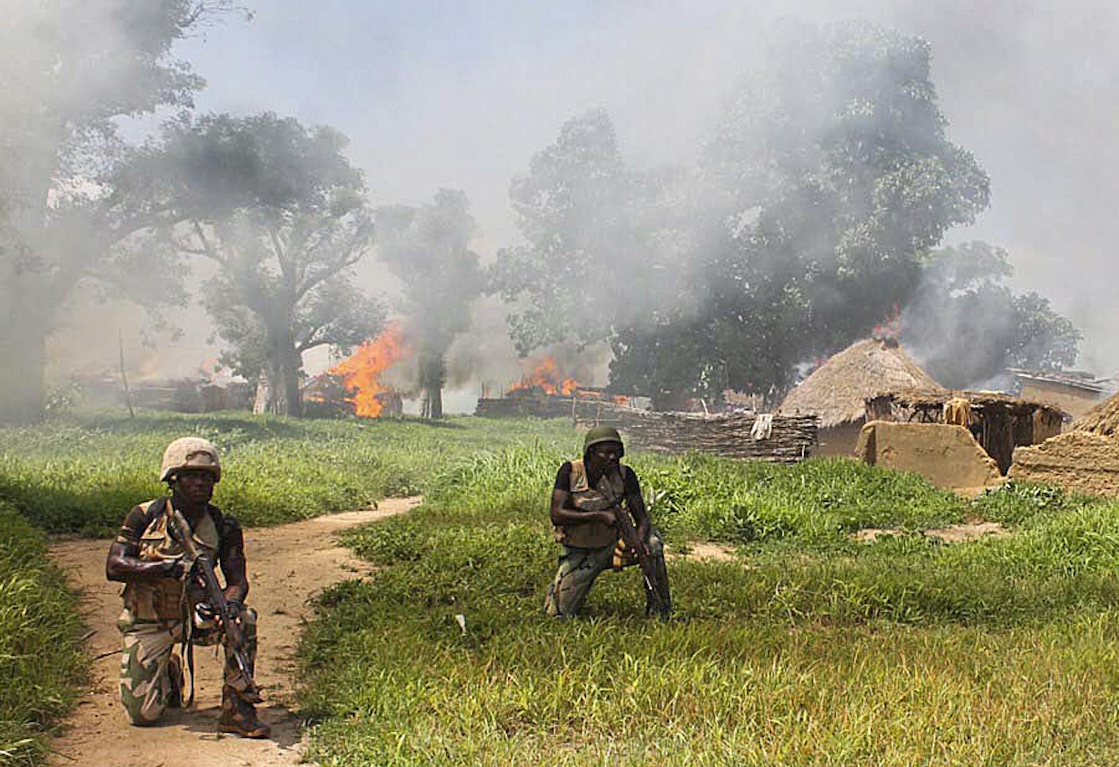 Nigeria: Islamisten nehmen ganzes Dorf als Geisel