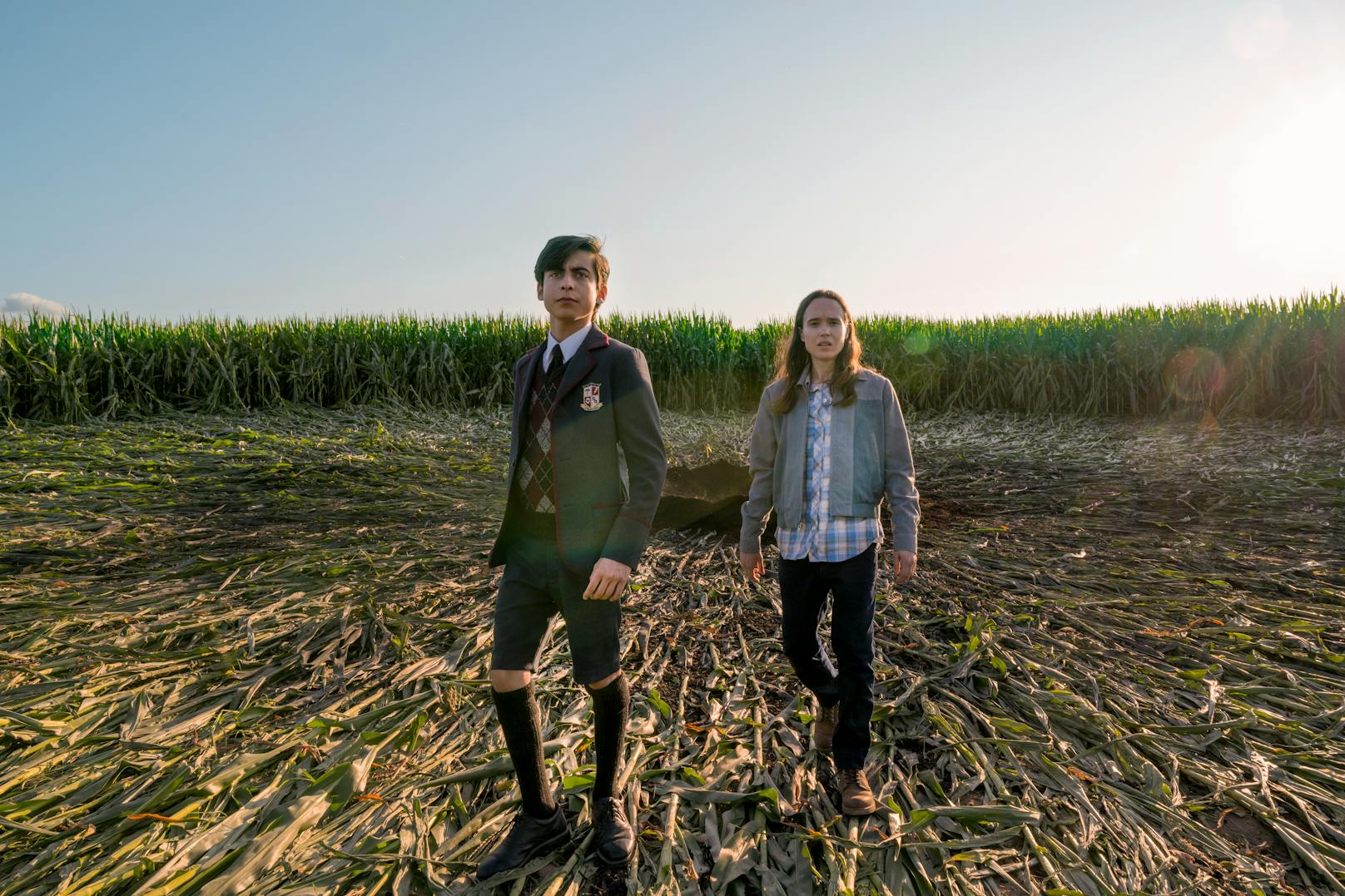 Nummer Fünf (Aidan Gallagher, li.) und Vanya (Ellen Page).