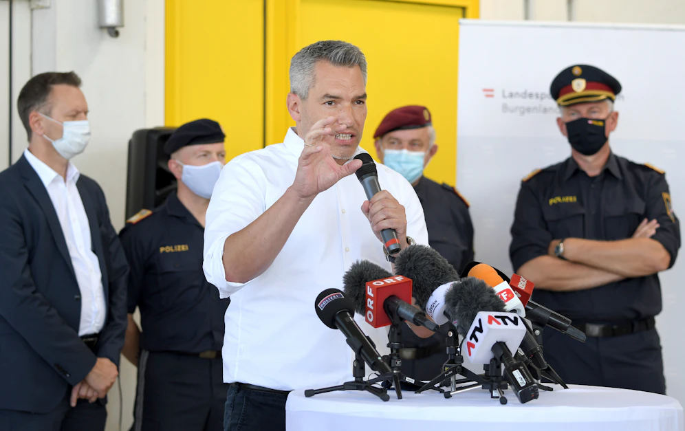 Innenminister Karl Nehammer bei der Drohnen-Übung.