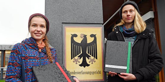 Franzi (27) und Caro (28) vor Gericht.